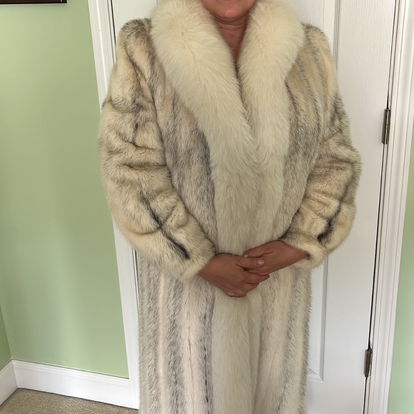 Kaufmann’s blush mink coat with blush fox trim - Picture 8 of 11